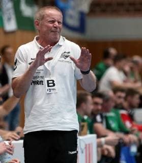 v.li.: Trainer Uwe Jungandreas (Dessau-Rosslauer HV 06) enttäuscht schauend, Enttäuschung, disappointed, DKB 2. Handball-Bundesliga, DJK Rimpar Wölfe - Dessau-Rosslauer HV 06,
