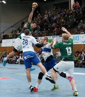 v.li.: Benedikt Brielmeier (DJK Rimpar Wölfe), Daniel Zele (Dessau-Rosslauer HV 06), Libor Hanisch (Dessau-Rosslauer HV 06), Patrick Gempp (DJK Rimpar Wölfe), DKB 2. Handball-Bundesliga, DJK Rimpar Wölfe - Dessau-Rosslauer HV 06,