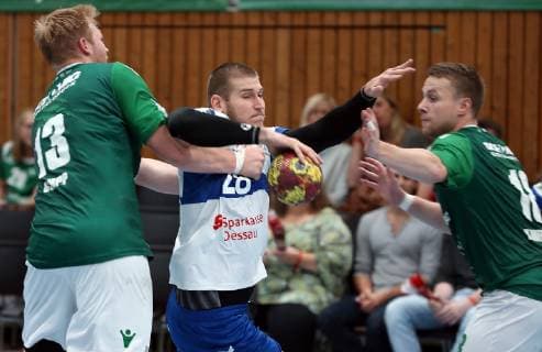 v.li.: Patrick Gempp (DJK Rimpar Wölfe), Daniel Zele (Dessau-Rosslauer HV 06), Steffen Kaufmann (DJK Rimpar Wölfe), DKB 2. Handball-Bundesliga, DJK Rimpar Wölfe - Dessau-Rosslauer HV 06,