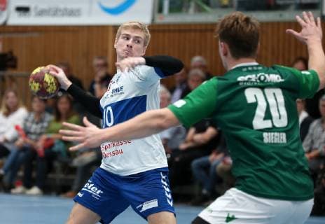 v.li.: Slavomir Mlotek (Dessau-Rosslauer HV 06), Lukas Siegler (DJK Rimpar Wölfe), DKB 2. Handball-Bundesliga, DJK Rimpar Wölfe - Dessau-Rosslauer HV 06,