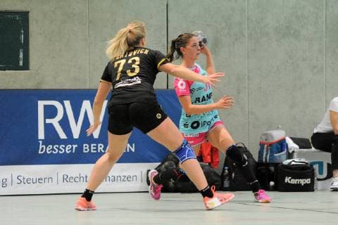 Kelly Vollebregt (TusSies Metzingen 31) gegen Sofiia Ignatovich (Astrakhanochka 73) TusSies Metzingen, Handball, HBF, EHF, Ligaspiel, 20.10.2018, Foto:TBaur Eibner TusSies Metzingen vs. Astrakhanochka Metzingen Copyright: xEIBNER TobiasxBaurx EP_TBR