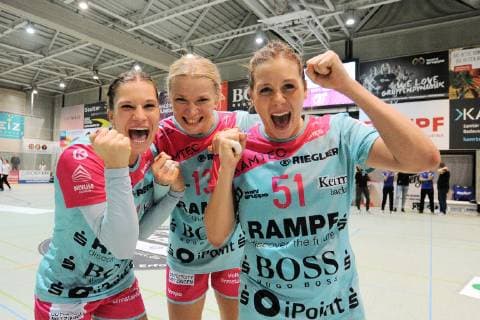 Julia Behnke (TusSies Metzingen 93),Shenia Minevskaja (TusSies Metzingen 13) und Marija Obradovic (TusSies Metzingen 51) freun sich ueber das weiter kommen im EHF-Cup TusSies Metzingen, Handball, HBF, EHF, Ligaspiel, 20.10.2018, Foto:TBaur Eibner TusSies Metzingen vs. Astrakhanochka Metzingen Copyright: xEIBNER TobiasxBaurx EP_TBR