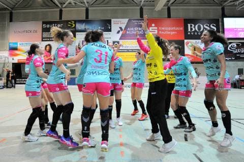 si feiern die TusSies das erreichen der 3. Runde TusSies Metzingen, Handball, HBF, EHF, Ligaspiel, 20.10.2018, Foto:TBaur Eibner TusSies Metzingen vs. Astrakhanochka Metzingen Copyright: xEIBNER TobiasxBaurx EP_TBR