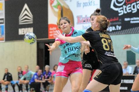 Patricia Kovacs (TusSies Metzingen 9) gegen Irina Snopova (Astrakhanochka 87) TusSies Metzingen, Handball, HBF, EHF, Ligaspiel, 20.10.2018, Foto:TBaur Eibner TusSies Metzingen vs. Astrakhanochka Metzingen Copyright: xEIBNER TobiasxBaurx EP_TBR