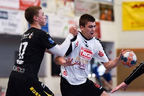 20.10.2018, xpsx, Handball A-Jugend 1.Bundesliga, HSG Hanau - HSC Coburg v.l. Jonas Wolter (Coburg), Jannik Wadel (Hanau) Hanau Hessen Deutschland (DEU)