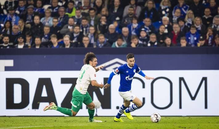 Gelsenkirchen, 20.10.2018 Milos Veljkovic (Werder), Suat Serdar (S04) FC Schalke 04 - Werder Bremen *** Gelsenkirchen 20 10 2018 Milos Veljkovic Werder Suat Serdar S04 FC Schalke 04 Werder Bremen