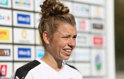 21.10.2018, xcex Deutschland, Frankfurt, Fussball, Frauenfussball Allianz Frauen-Bundesliga Saison 2018 2019 1. FFC Frankfurt gegen SGS Essen Linda Dallmann (SGS) im Interview mit DFB TV