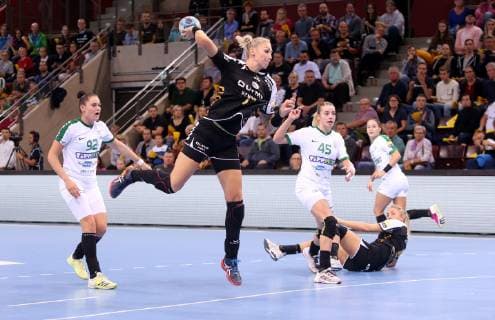 BAU 21.10.2018 Ludwigsburg Handball SG BBM Bietigheim vs. FTC-Rail Cargo Hungaria, Luisa Schulze (BBM, oben)