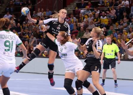 BAU 21.10.2018 Ludwigsburg Handball SG BBM Bietigheim vs. FTC-Rail Cargo Hungaria, Maura Visser (BBM, oben)