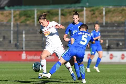 v.li. Carolin Schraa (FC Köln, 7), Lea Krüger (VfL Wolfsburg II, 5), Zweikampf, Duell, duel, tackle, tackling, Dynamik, Action, Aktion, Fussball, 2. Frauen-Bundesliga, 1. FC Köln - VfL Wolfsburg II, DFB REGULATIONS PROHIBIT ANY USE OF PHOTOGRAPHS AS IMAGE SEQUENCES AND OR QUASI-VIDEO.