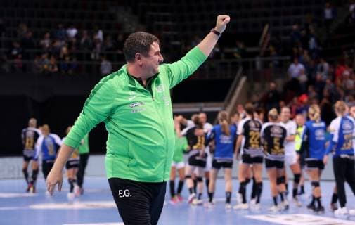 BAU 21.10.2018 Ludwigsburg Handball SG BBM Bietigheim vs. FTC-Rail Cargo Hungaria, Trainer Elek Gabor (Hungaria) jubelt und ballt die Faust