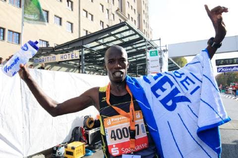 Piepenbrock 20. Dresden Marathon Edwin Kosgei (KEN) gewinnt den Marathon, Dresden Sachsen Germany