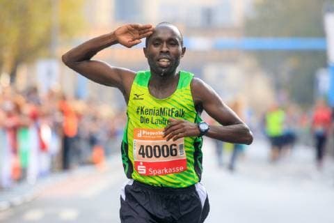 Piepenbrock 20. Dresden Marathon Dickson Kurui (KEN), der Vorjahres Sieger, belegt den zweiten Platz im Marathon, Dresden Sachsen Germany