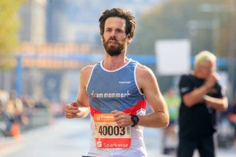 Piepenbrock 20. Dresden Marathon Sven Erhardt (GER, Team Memert) belegt den dritten Platz im Marathon., Dresden Sachsen Germany