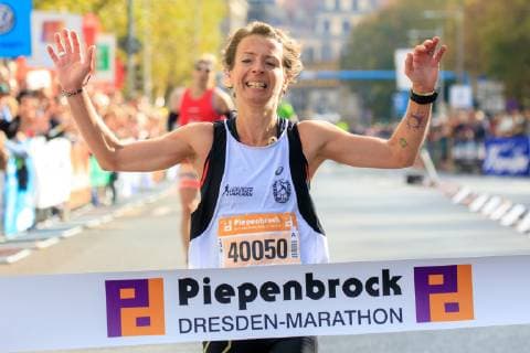 Piepenbrock 20. Dresden Marathon Sandra Boitz ( GER, Leipzig) gewinnt den Marathon bei den Frauen, Dresden Sachsen Germany