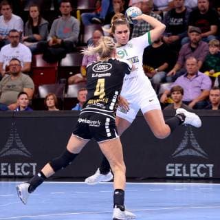 BAU 21.10.2018 Ludwigsburg Handball SG BBM Bietigheim vs. FTC-Rail Cargo Hungaria, oben Aniko Kovacsics (Hungaria)