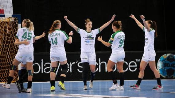 Sport Bilder des Tages BAU 21.10.2018 Ludwigsburg Handball SG BBM Bietigheim vs. FTC-Rail Cargo Hungaria, Jubel bei Hungaria über den SIeg, Nerea Pena Abaurrea (Hungaria, Mitte)