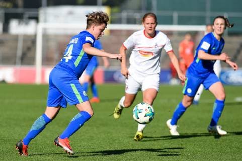 Jessica Fischer (VfL Wolfsburg II, 14) am Ball, Spielszene, Fussball, 2. Frauen-Bundesliga, 1. FC Köln - VfL Wolfsburg II, DFB REGULATIONS PROHIBIT ANY USE OF PHOTOGRAPHS AS IMAGE SEQUENCES AND OR QUASI-VIDEO.