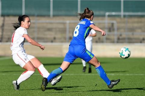 v.li. Peggy Nietgen (FC Köln, 21), Katharina Runge (VfL Wolfsburg II, 8), Zweikampf, Duell, duel, tackle, tackling, Dynamik, Action, Aktion, Fussball, 2. Frauen-Bundesliga, 1. FC Köln - VfL Wolfsburg II, DFB REGULATIONS PROHIBIT ANY USE OF PHOTOGRAPHS AS IMAGE SEQUENCES AND OR QUASI-VIDEO.