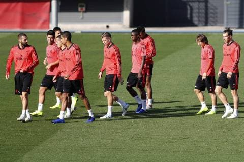 Real Madrid s players (L to R) French Karim Benzema, Marco Asensio, Lucas Vazquez, French Raphael Varane, German Toni Kroos, Brazilian Vinicius jr., Croatian Luka Modric and Welsh Gareth Bale attend a training session at the team s Valdebebas Sports City in Madrid, Spain, 22 October 2018. Real Madrid will face Viktoria Plzen in their UEFA Champions League soccer match on 23 October 2018. Training session of Real Madrid !ACHTUNG: NUR REDAKTIONELLE NUTZUNG!  Copyright: xJAVIERxLIZÓNx GRAF1997 20181022-636758092269329765