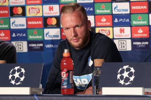 Kevin Vogt (Hoffenheim, 22), Blick durch die Kamera, bei der Pressekonferenz, PK, press conference PK Pressekonferenz Pressetermin, Medientermin, Einzelbild, Aktion, Action, Fussball, UEFA Champions League, Pressekonferenz TSG 1899 Hoffenheim,