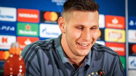 Niklas Suele 4 (FC Bayern Muenchen) bei der Pressekonferenz, Pressekonferenz, AEK Athen vs. FC Bayern Muenchen, Fussball, Vorrunde, Champions League, 22.10.2018 Athen Athen Griechenland