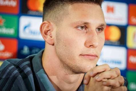 Niklas Suele 4 (FC Bayern Muenchen) bei der Pressekonferenz, Pressekonferenz, AEK Athen vs. FC Bayern Muenchen, Fussball, Vorrunde, Champions League, 22.10.2018 Athen Athen Griechenland
