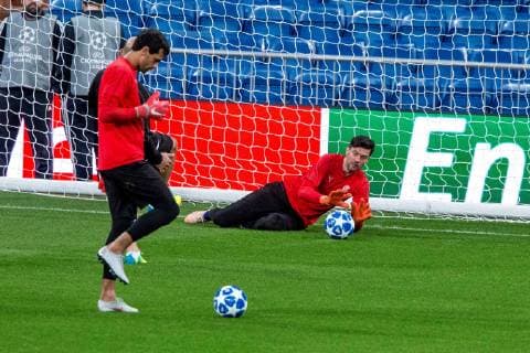 Fußball, CL, Viktoria Pilsen Training Viktoria Plzen s goalkeeper Matus Kozacik (R) attends a training session of the team in Madrid, Spain, 22 October 2018, on the eve of the UEFA Champions League group G soccer match between Real Madrid and Viktoria Plzen at Santiago Bernabeu Stadium. Viktoria Plzen s training session in Madrid !ACHTUNG: NUR REDAKTIONELLE NUTZUNG!  Copyright: xRodrigoxJimenezx GRAF2460 20181022-636758356580565852