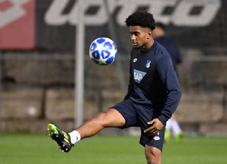 22.10.2018, xmeix, Fussball UEFA Champions League, Pressekonferenz Abschlusstraining TSG 1899 Hoffenheim - Olympique Lyon, emspor, v.l. Reiss Nelson (TSG 1899 Hoffennheim) DFL DFB REGULATIONS PROHIBIT ANY USE OF PHOTOGRAPHS as IMAGE SEQUENCES and or QUASI-VIDEO Sinsheim
