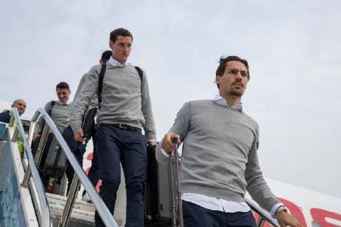 23.10.2018, Fussball, Saison 2018 2019, Champions League, Ankunft des FC Schalke 04 in Istanbul Türkei v. l. Sebastian Rudy (FC Schalke 04), Benjamin STAMBOULI (FC Schalke 04) Istanbul Türkei