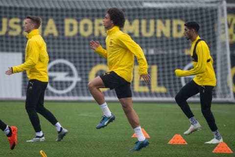 23.10.2018, xkvx, Fussball UEFA Champions League, Borussia Dortmund - Training emspor, v.l. Axel Witsel (BVB Borussia Dortmund) (DFL DFB REGULATIONS PROHIBIT ANY USE OF PHOTOGRAPHS as IMAGE SEQUENCES and or QUASI-VIDEO) Dortmund