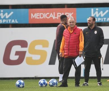 Galatasaray s team coach Fatih Terim attend a training session at the Florya training ground in Istanbul on October 23, 2018 on the eve of the UEFA Champions League football match between Galatasaray and FC Schalke 04.. 