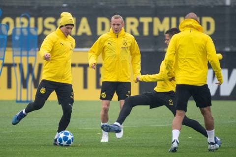 23.10.2018, xkvx, Fussball UEFA Champions League, Borussia Dortmund - Training emspor, v.l. Lukasz Piszczek (BVB Borussia Dortmund), Sebastian Rode (BVB Borussia Dortmund), Julian Weigl (BVB Borussia Dortmund) (DFL DFB REGULATIONS PROHIBIT ANY USE OF PHOTOGRAPHS as IMAGE SEQUENCES and or QUASI-VIDEO) Dortmund
