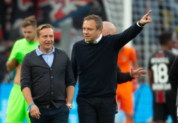 Leverkusen, Germany 20.10.2018, 1. Bundesliga 8. Spieltag, Bayer 04 Leverkusen - Hannover 96, Horst Heldt, Cheftrainer Andre Breitenreiter (H96) gestikuliert, Gestik. ( DeFodi512