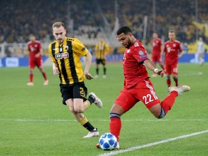 Michalis Bakakis ( AEK Athens FC 2 ) Serge Gnabry (FC Bayern Muenchen 22), AEK Athen vs. FC Bayern Muenchen, Fussball, Champions League Gruppenphase, 23.10.2018 AEK Athen vs. FC Bayern Muenchen, Fussball, Champions League Gruppenphase, 23.10.2018 Athen Copyright: xLanger Eibner-Pressefotox EP_HLR