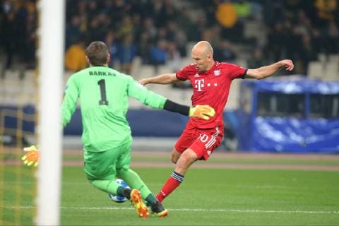 Vassilis Barkas ( AEK Athens FC 1 ) Arjen Robben (FC Bayern Muenchen 10), AEK Athen vs. FC Bayern Muenchen, Fussball, Champions League Gruppenphase, 23.10.2018 AEK Athen vs. FC Bayern Muenchen, Fussball, Champions League Gruppenphase, 23.10.2018 Athen Copyright: xLanger Eibner-Pressefotox EP_HLR