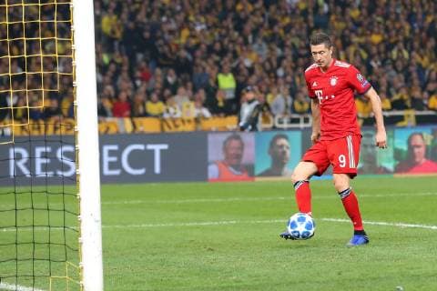 Robert Lewandowski (FC Bayern Muenchen 9) schiesst das 0:2 , AEK Athen vs. FC Bayern Muenchen, Fussball, Champions League Gruppenphase, 23.10.2018 AEK Athen vs. FC Bayern Muenchen, Fussball, Champions League Gruppenphase, 23.10.2018 Athen Copyright: xLanger Eibner-Pressefotox EP_HLR