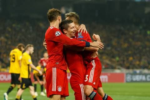 Sport Bilder des Tages Griechenland, Athen 22.10.2018, UEFA Champions League - 2018 19 Season, Vorrunde, Gruppenphase - Gruppe E - 3. Spieltag, AEK Athen - FC Bayern Muenchen, jubel, Torjubel um Robert Lewandowski (FCB) nach dem treffer zum 0:2 ( DeFodi048