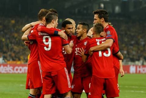 Griechenland, Athen 22.10.2018, UEFA Champions League - 2018 19 Season, Vorrunde, Gruppenphase - Gruppe E - 3. Spieltag, AEK Athen - FC Bayern Muenchen, jubel, Torjubel um Robert Lewandowski (FCB) nach dem treffer zum 0:2 ( DeFodi048
