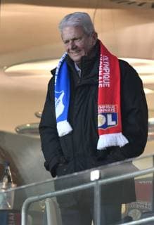 Dietmar Hopp Investor Mäzen TSG 1899 Hoffenheim auf Tribüne mit Schals beider Mannschaften TSG 1899 Hoffenheim vs Olympique Lyon Champions League CL Gruppenphase 23.10.2018 DFL REGULATIONS PROHIBIT ANY USE OF PHOTOGRAPHS AS IMAGE SEQUENCES AND OR QUASI-VIDEO TSG 1899 Hoffenheim vs Olympique Lyon
