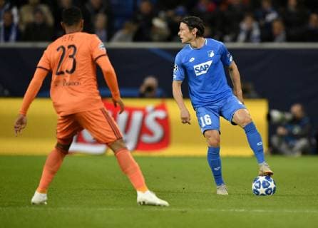 Zweikampf, Aktion Nico Schulz TSG 1899 Hoffenheim gegen Kenny Tete Olympique Lyon TSG 1899 Hoffenheim vs Olympique Lyon Champions League CL Gruppenphase 23.10.2018 DFL REGULATIONS PROHIBIT ANY USE OF PHOTOGRAPHS AS IMAGE SEQUENCES AND OR QUASI-VIDEO TSG 1899 Hoffenheim vs Olympique Lyon