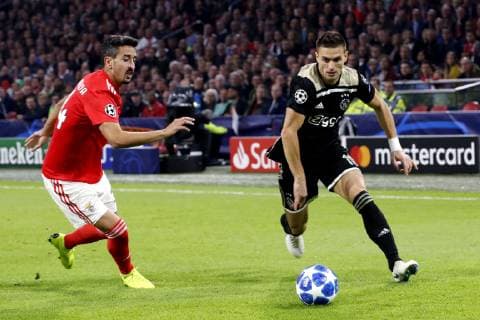 (l-r) Andre Almeida of SL Benfica, Dusan Tadic of Ajax during the UEFA Champions League group E match between Ajax Amsterdam and SL Benfica at the Johan Cruijff Arena on October 23, 2018 in Amsterdam, The Netherlands UEFA Champions League 2018 2019 xVIxVIxImagesx xMauricexvanxSteenxIVx 12540089