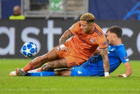 Memphis Depay (Olympique Lyon) und Florian Grillitsch (TSG 1899 Hoffenheim). Deutschland, Sinsheim, 23.10.2018, Fussball, UEFA Champions League, Matchday 3: TSG 1899 Hoffenheim vs Olympique Lyon, Rhein-Neckar-Arena DFL DFB REGULATIONS PROHIBIT ANY USE OF PHOTOGRAPHS AS IMAGE SEQUENCES AND OR QUASI-VIDEO.