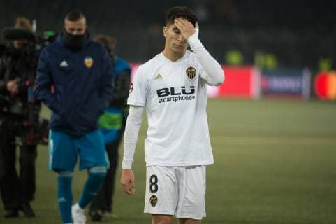 Fussball UCL - BSC Young Boys - FC Valencia Bern, 23.10.2018, Fussball Uefa Championsleague, Saison 2018 2019, BSC Young Boys - FC Valencia, Carlos Soler (Valencia) ist nach dem Spiel enttäuscht.