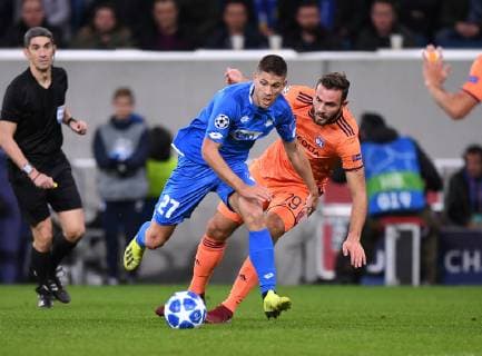 FUSSBALL CHAMPIONS LEAGUE SAISON 2018 2019 GRUPPENPHASE TSG 1899 Hoffenheim - Olympique Lyon 23.10.2018 Andrej Kramaric (Mitte, TSG 1899 Hoffenheim) gegen Lucas Tousart (re, Lyon)