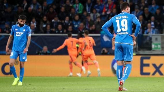v.li.: Kerem Demirbay (Hoffenheim, 10), Ishak Belfodil (Hoffenheim, 19), enttäuscht schauend, Enttäuschung, Frustration, disappointed, pessimistisch, nach dem Gegentor zum 0:1, Action, Aktion, Spielszene, Fussball, UEFA Champions League, TSG 1899 Hoffenheim - Olympique Lyon,