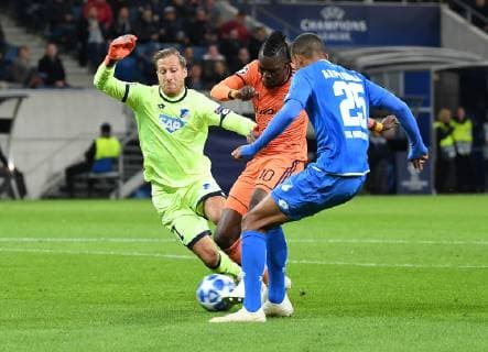23.10.2018, xmeix, Fussball UEFA Champions League, TSG 1899 Hoffenheim - Olympique Lyon, emspor, v.l. Olympique Lyons Bertrand Traore erzielt das 0:1 für Lyon gegen Oliver Baumann (TSG 1899 Hoffenheim) und Kevin Akpoguma (TSG 1899 Hoffenheim) DFL DFB REGULATIONS PROHIBIT ANY USE OF PHOTOGRAPHS as IMAGE SEQUENCES and or QUASI-VIDEO Sinsheim