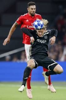 AMSTERDAM, Stadium Johan Cruyff Arena 23-10-20-18, football, season 2018 2019, Football Champions League . Ajax player Kasper Dolberg (R) and Benfica player Jardel (L) during the game Ajax - Benfica . Ajax - Benfica  x2562428x