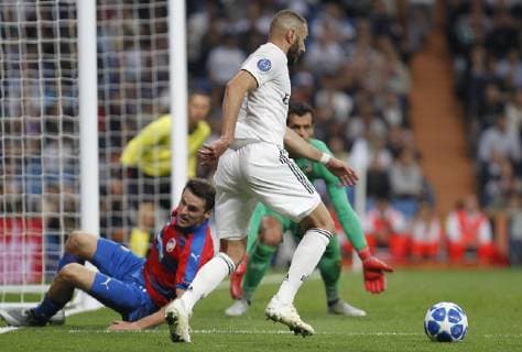 Soccer match between Real Madrid and Viktoria Plzen, of the Champions League 2018 2019, held at the Santiago Bernabeu stadium, in Madrid. (Photo: Jose Cuesta 261 Cordon Press). Karim Benzema