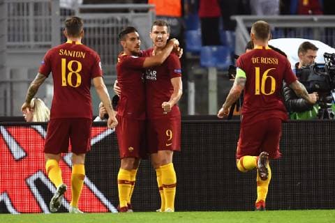 Edin Dzeko of AS Roma (2R) celebrates with team mates Lorenzo Pellegrini (2L), Davide Santon (L) and Daniele De Rossi after scoring the goal of 1-0 during the Uefa Champions League 2018 2019 Group G football match between AS Roma and CSKA Moscow at Olimpico stadium Allianz Stadium, Rome, October, 23, 2018 Foto Andrea Staccioli Insidefoto andreaxstaccioli